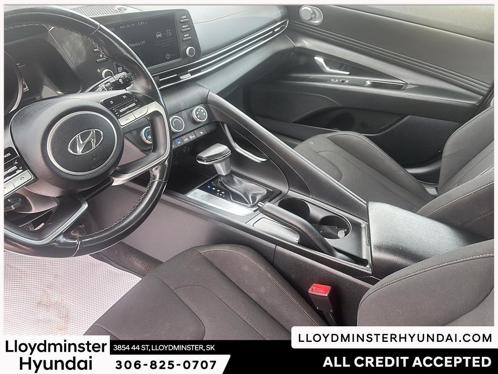 2022 Hyundai Elantra Essential in Lloydminster, Saskatchewan - 12 - w1024h768px