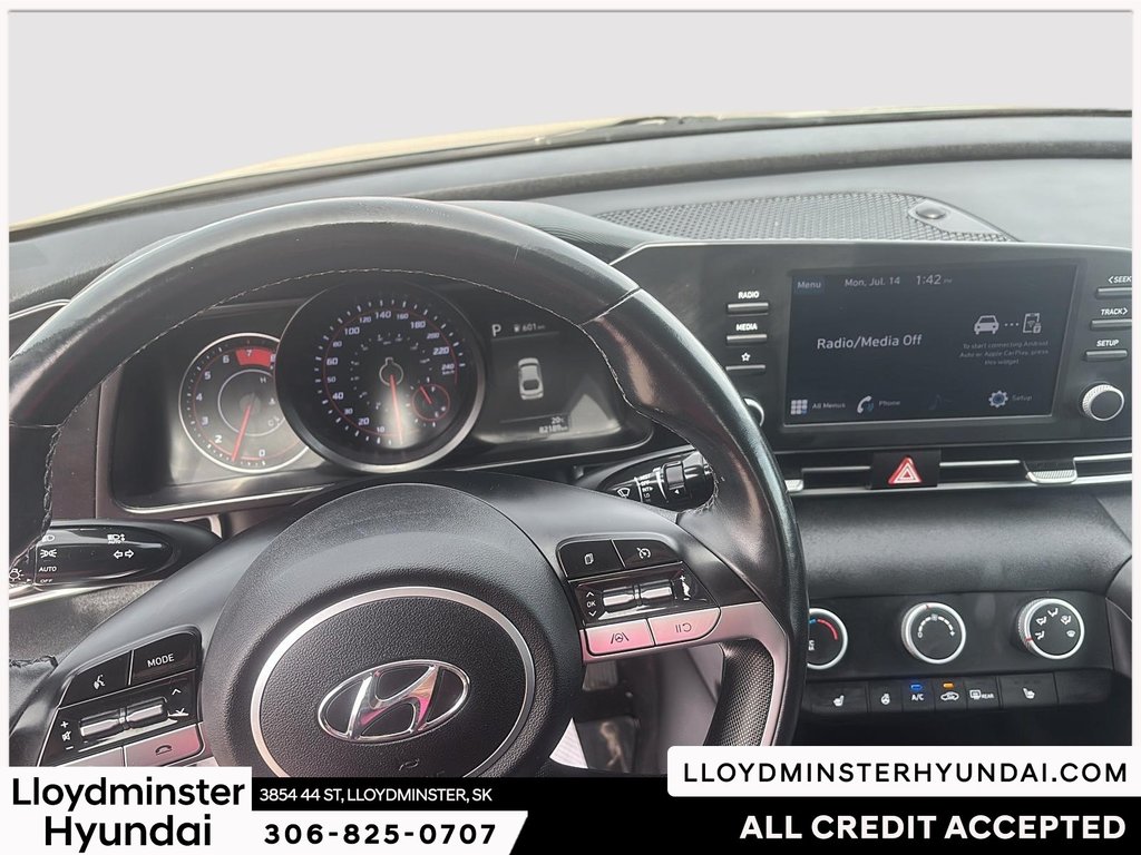 2022 Hyundai Elantra Essential in Lloydminster, Saskatchewan - 18 - w1024h768px