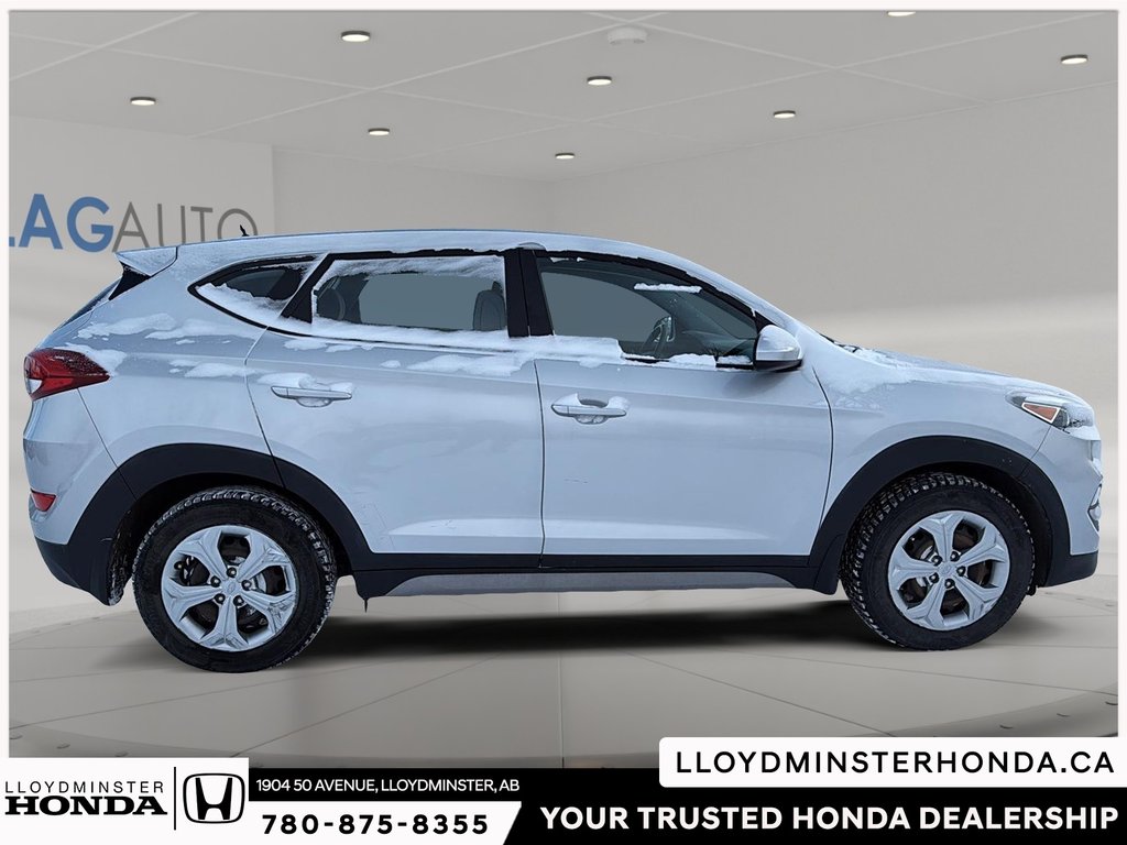 2017 Hyundai Tucson Base-6