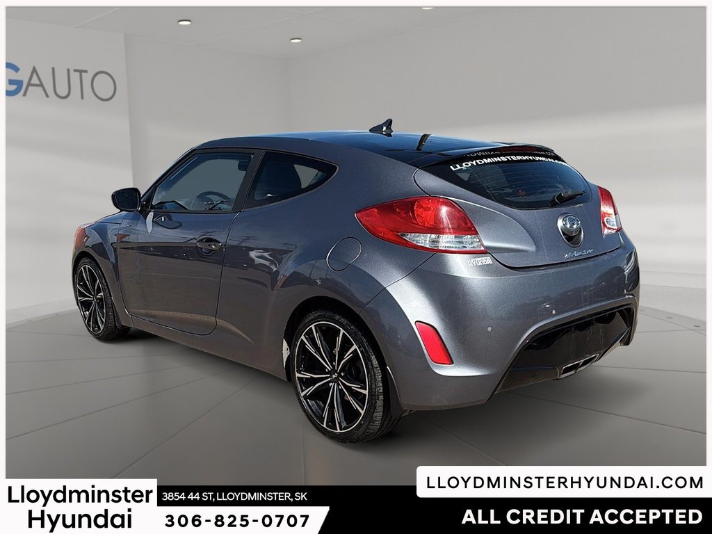 2016 Hyundai Veloster SE in Lloydminster, Saskatchewan - 9 - w1024h768px