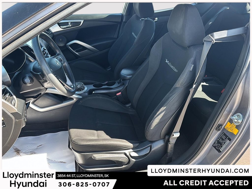 2016 Hyundai Veloster SE in Lloydminster, Saskatchewan - 14 - w1024h768px