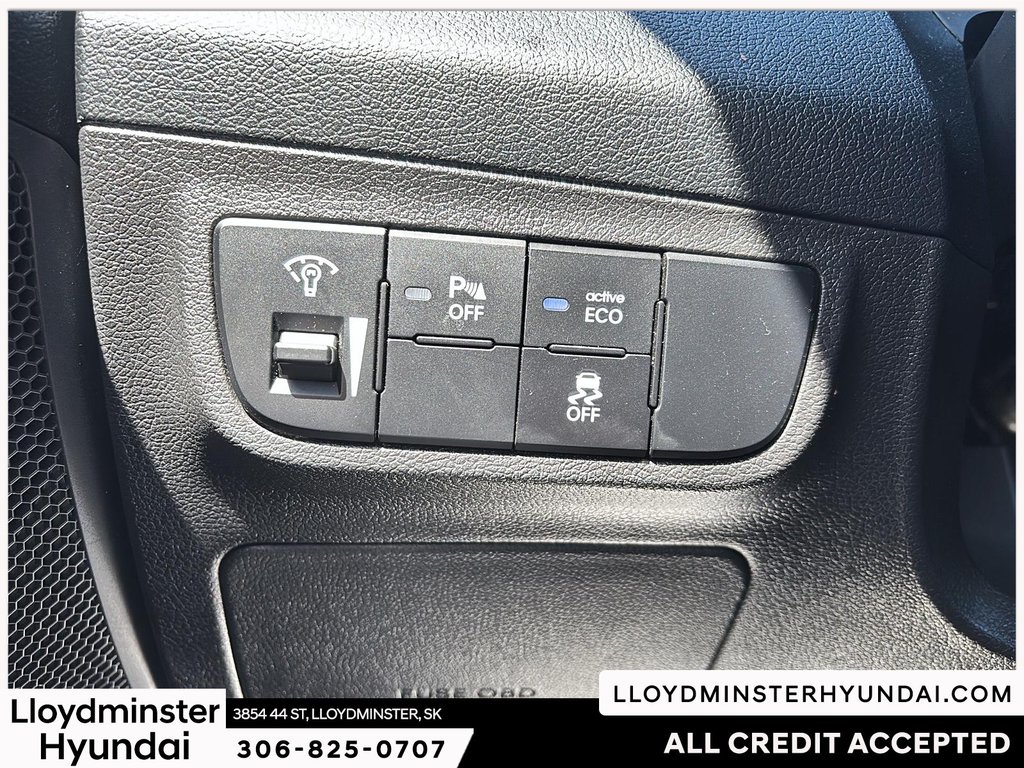 2016 Hyundai Veloster SE in Lloydminster, Saskatchewan - 18 - w1024h768px