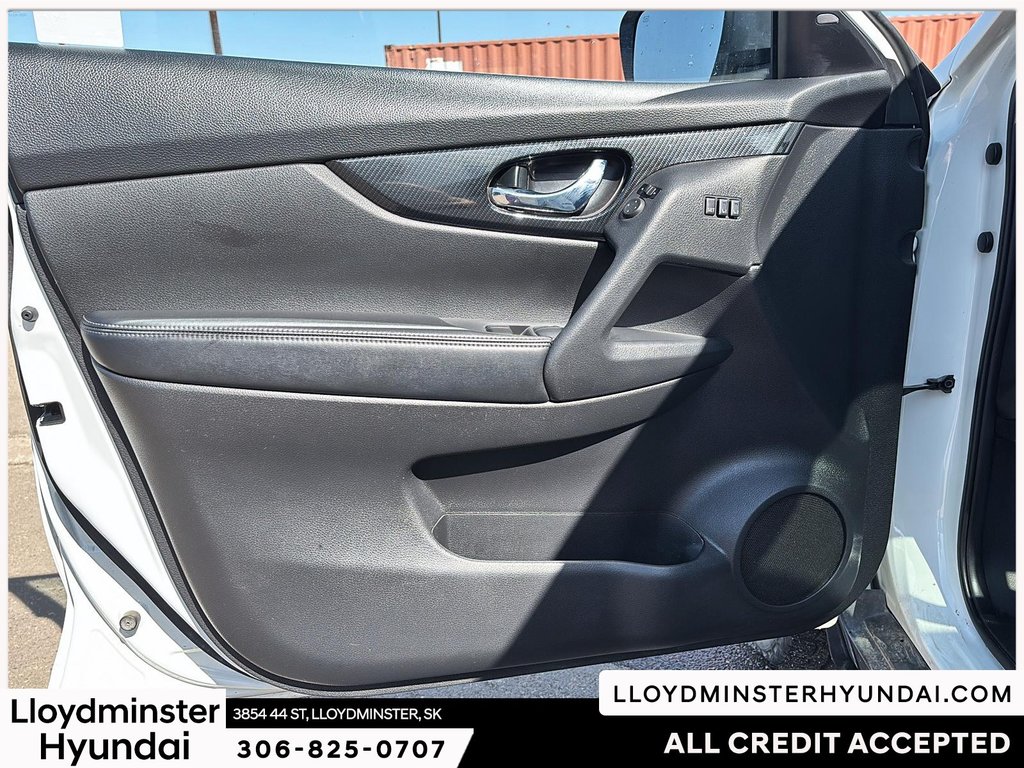 2018 Nissan Rogue SL in Lloydminster, Saskatchewan - 11 - w1024h768px