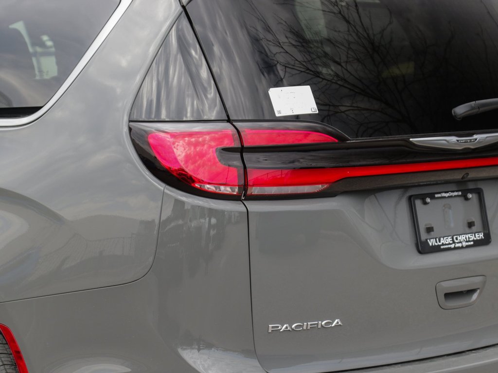 2023 Chrysler Pacifica Hybrid Pinnacle in Ajax, Ontario at Lakeridge Auto Gallery - 6 - w1024h768px