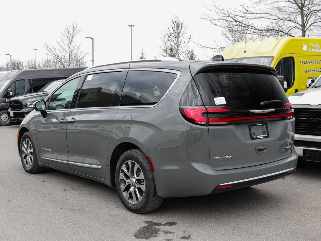 2023 Chrysler Pacifica Hybrid Pinnacle in Ajax, Ontario at Lakeridge Auto Gallery - 4 - w1024h768px