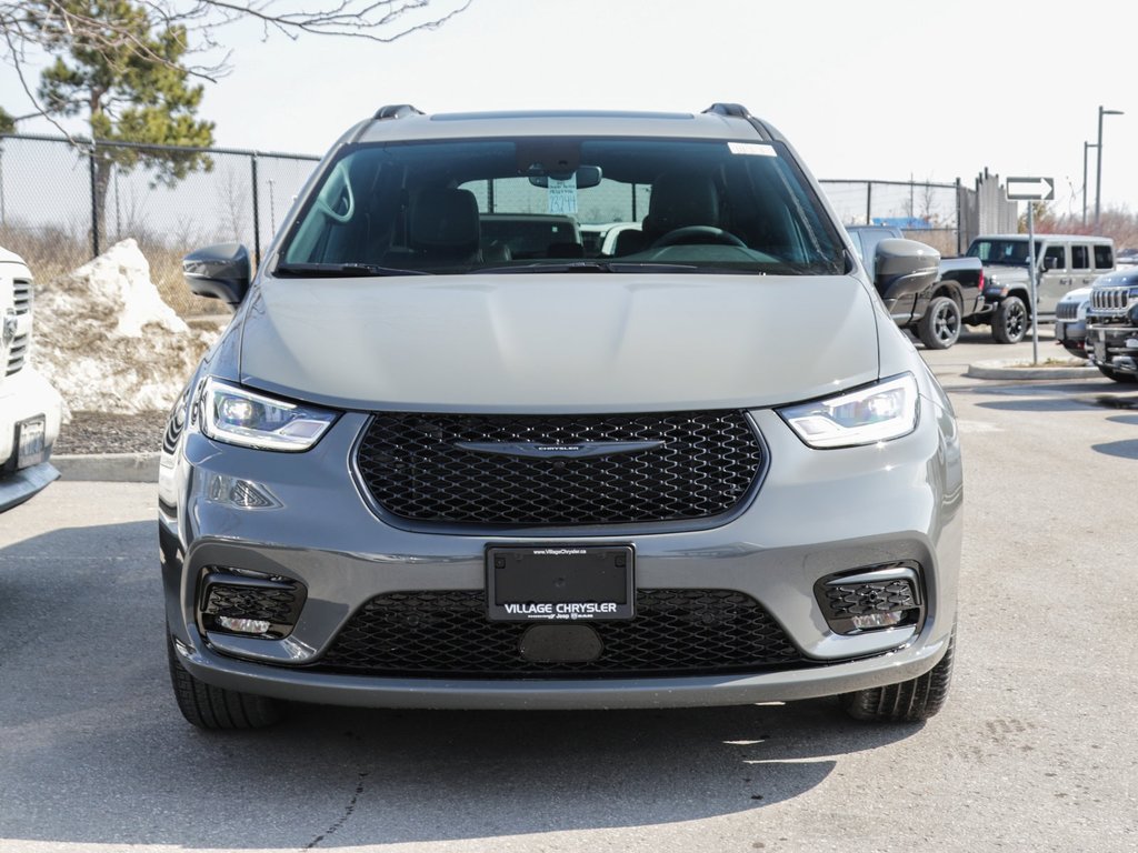 2023 Chrysler Pacifica Touring-L in Ajax, Ontario at Lakeridge Auto Gallery - 2 - w1024h768px