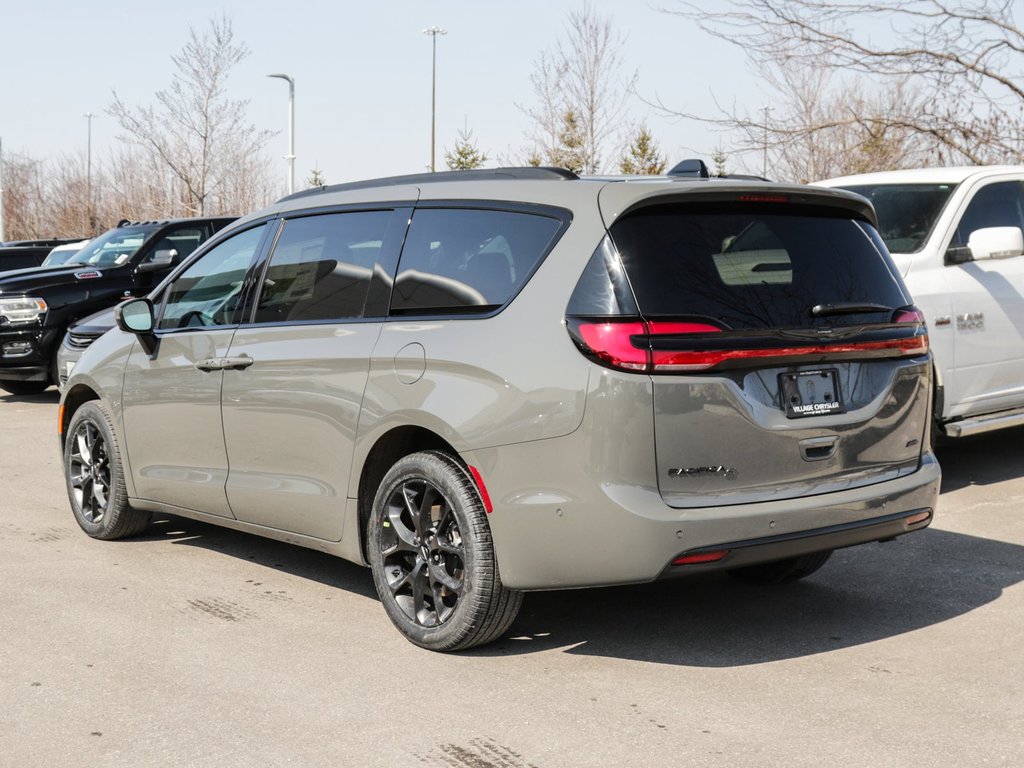 2023 Chrysler Pacifica Touring-L in Ajax, Ontario at Lakeridge Auto Gallery - 4 - w1024h768px