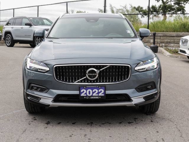 2022 Volvo V90 Cross Country in Ajax, Ontario at Lakeridge Auto Gallery - 3 - w1024h768px