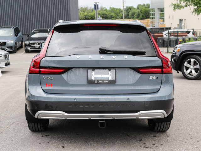 2022 Volvo V90 Cross Country in Ajax, Ontario at Lakeridge Auto Gallery - 6 - w1024h768px