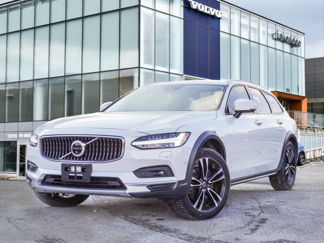 2022 Volvo V90 Cross Country Base in Ajax, Ontario at Lakeridge Auto Gallery - 1 - w1024h768px