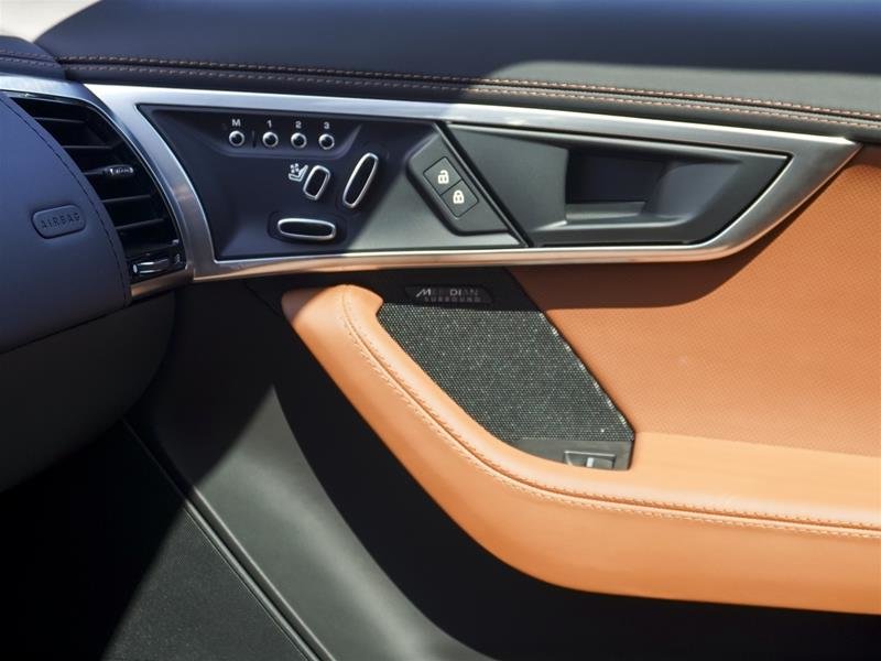 2023 Jaguar F-TYPE Coupe P575 R AWD in Ajax, Ontario at Lakeridge Auto Gallery - 8 - w1024h768px
