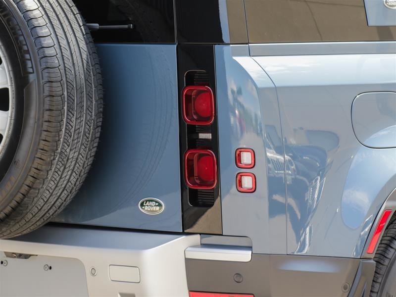 2022 Land Rover Defender 110 P300 S in Ajax, Ontario at Lakeridge Auto Gallery - 6 - w1024h768px