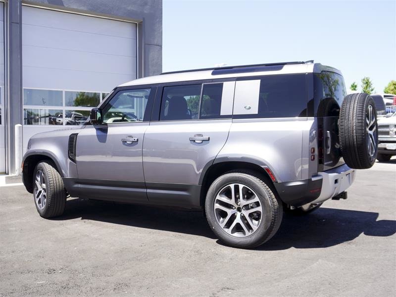 2024 Land Rover Defender 110 P300 S in Ajax, Ontario at Lakeridge Auto Gallery - 14 - w1024h768px