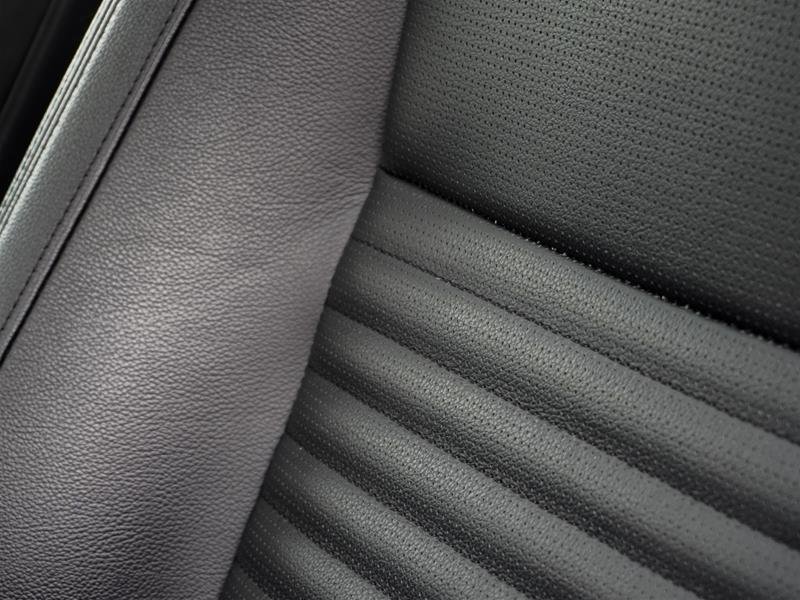 2020 Land Rover DISCOVERY SPORT 246hp S (2) in Ajax, Ontario at Lakeridge Auto Gallery - 18 - w1024h768px