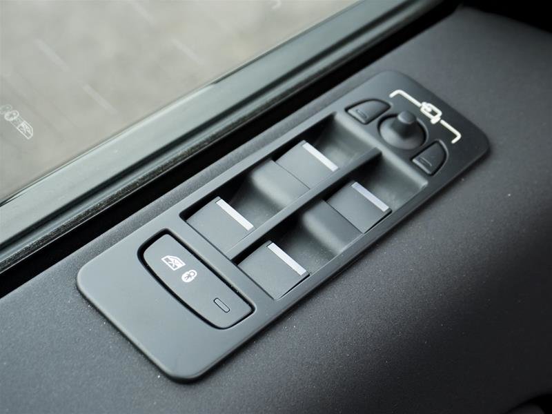 2020 Land Rover DISCOVERY SPORT 246hp S (2) in Ajax, Ontario at Lakeridge Auto Gallery - 14 - w1024h768px