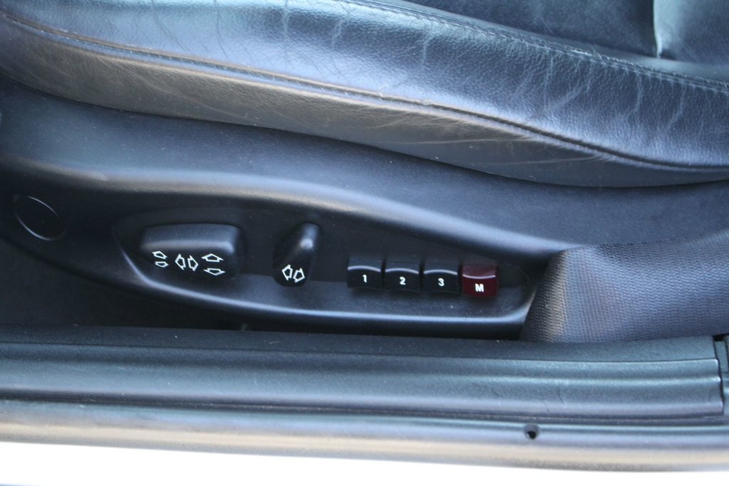 2004 BMW Z4 2.5i Roadster in Montréal, Quebec - 17 - w1024h768px