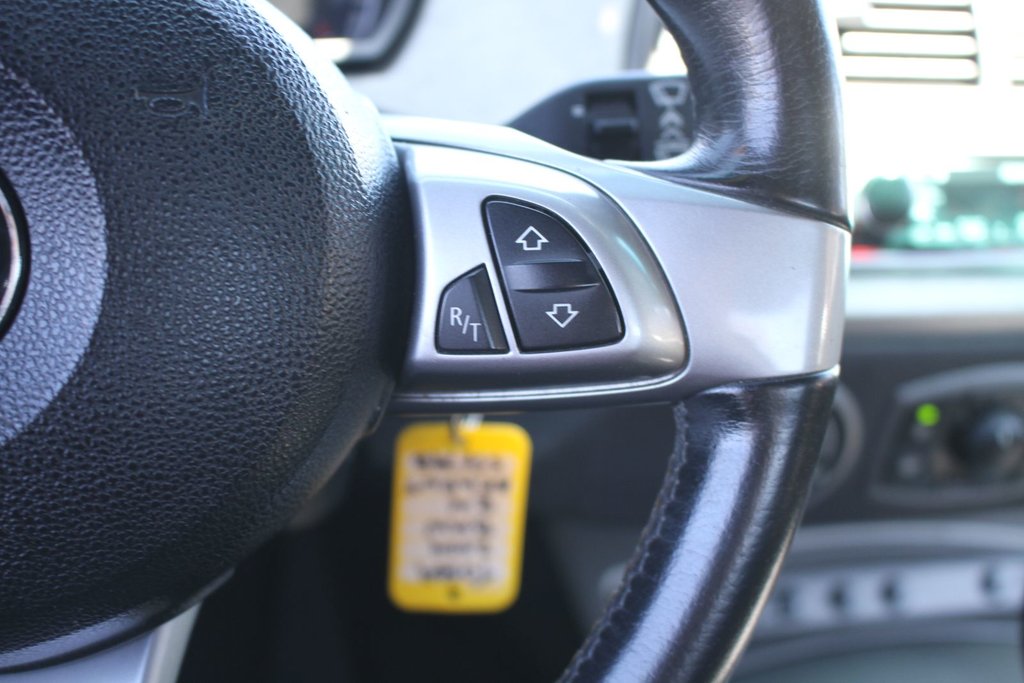 2004 BMW Z4 2.5i Roadster in Montréal, Quebec - 12 - w1024h768px