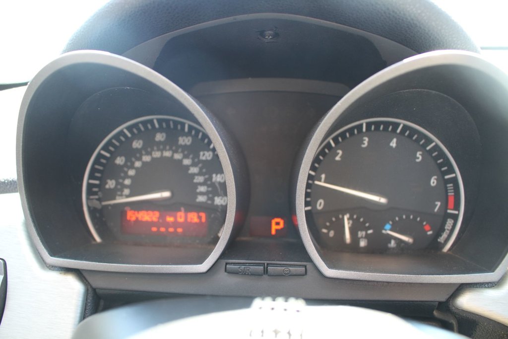 2004 BMW Z4 2.5i Roadster in Montréal, Quebec - 9 - w1024h768px