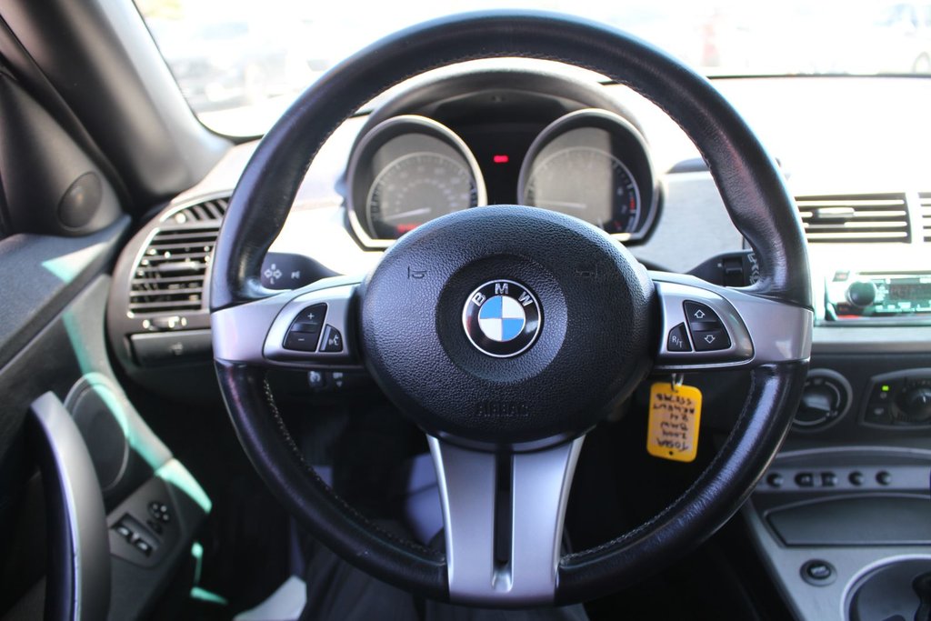 2004 BMW Z4 2.5i Roadster in Montréal, Quebec - 8 - w1024h768px