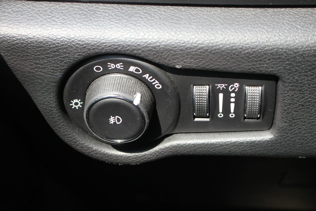 2019 Chrysler Pacifica Touring Plus in Gatineau, Quebec - 13 - w1024h768px