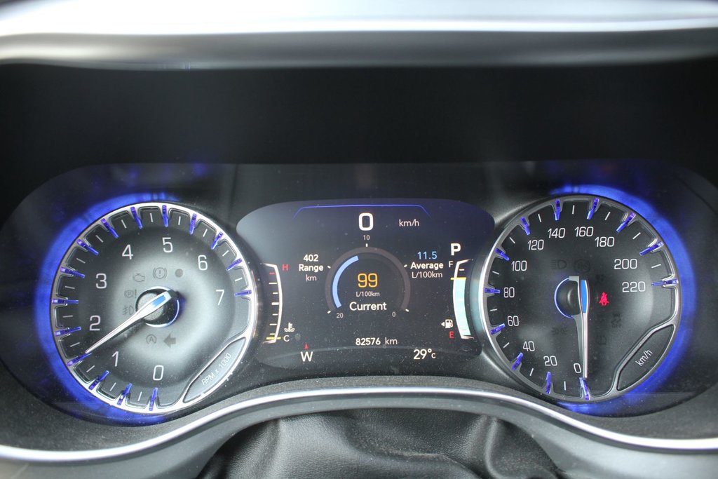 2019 Chrysler Pacifica Touring Plus in Gatineau, Quebec - 11 - w1024h768px