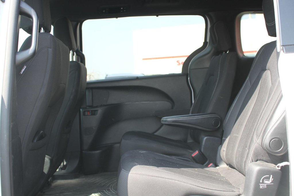 2019 Chrysler Pacifica Touring Plus in Gatineau, Quebec - 8 - w1024h768px