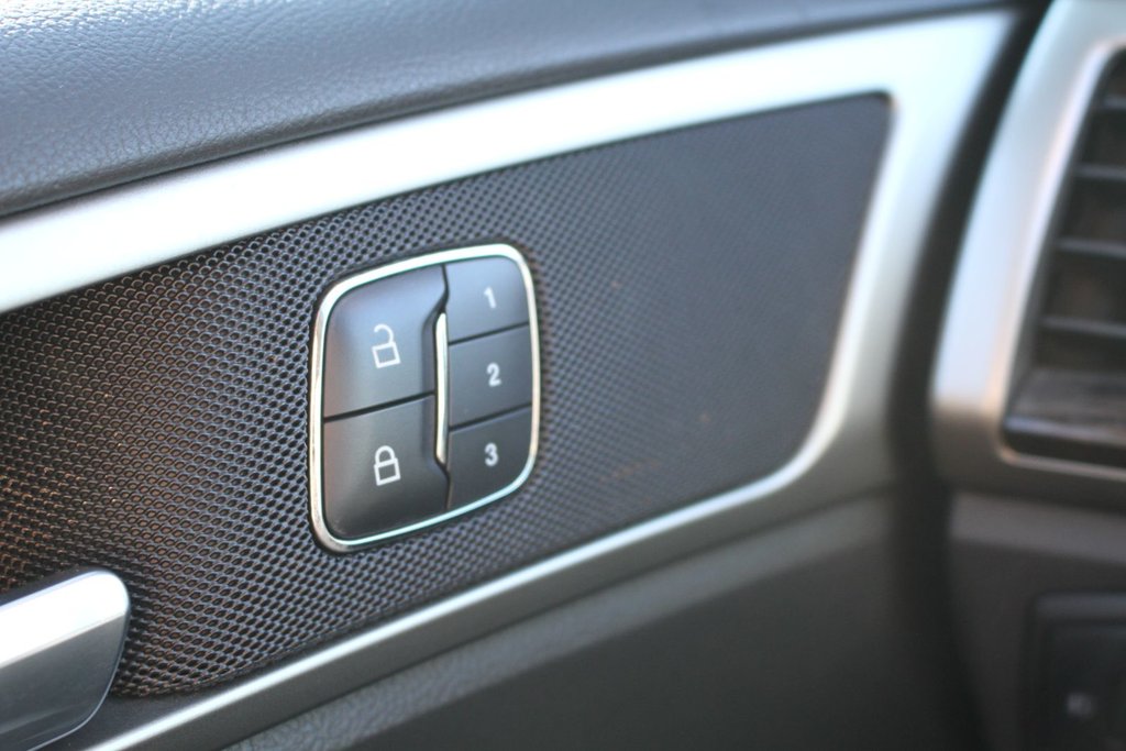 2015 Ford Fusion SE in Gatineau, Quebec - 12 - w1024h768px