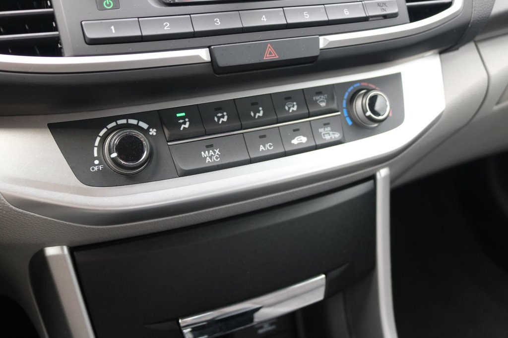 Honda Accord LX 2015 à Montréal, Québec - 16 - w1024h768px