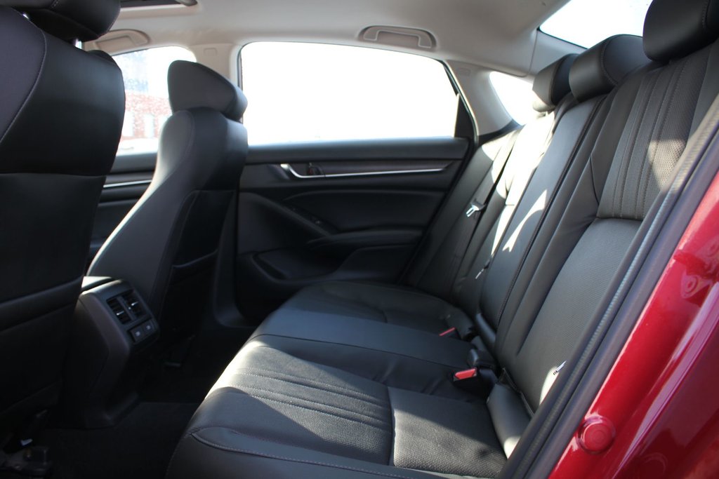 2018 Honda Accord Touring 2.0 in , Quebec - 8 - w1024h768px