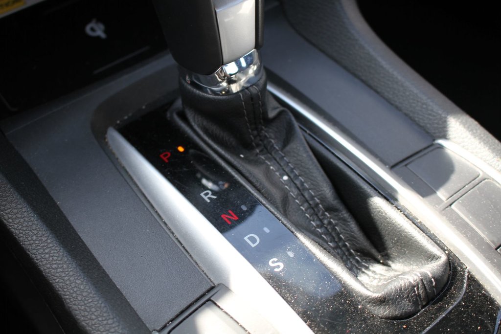 2020 Honda Civic Coupe Touring in , Quebec - 17 - w1024h768px