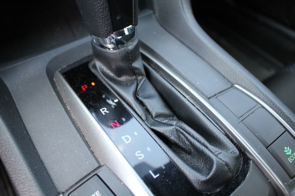 2017 Honda Civic Hatchback LX in Gatineau, Quebec - 16 - w1024h768px