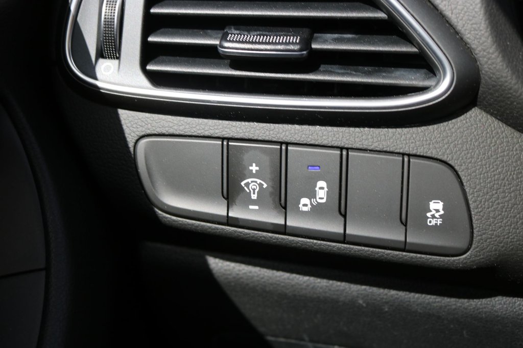 2019 Hyundai Elantra GT Preferred in Gatineau, Quebec - 13 - w1024h768px