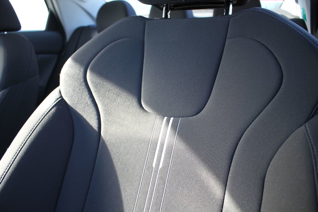 Hyundai Elantra Preferred 2024 à , Québec - 21 - w1024h768px