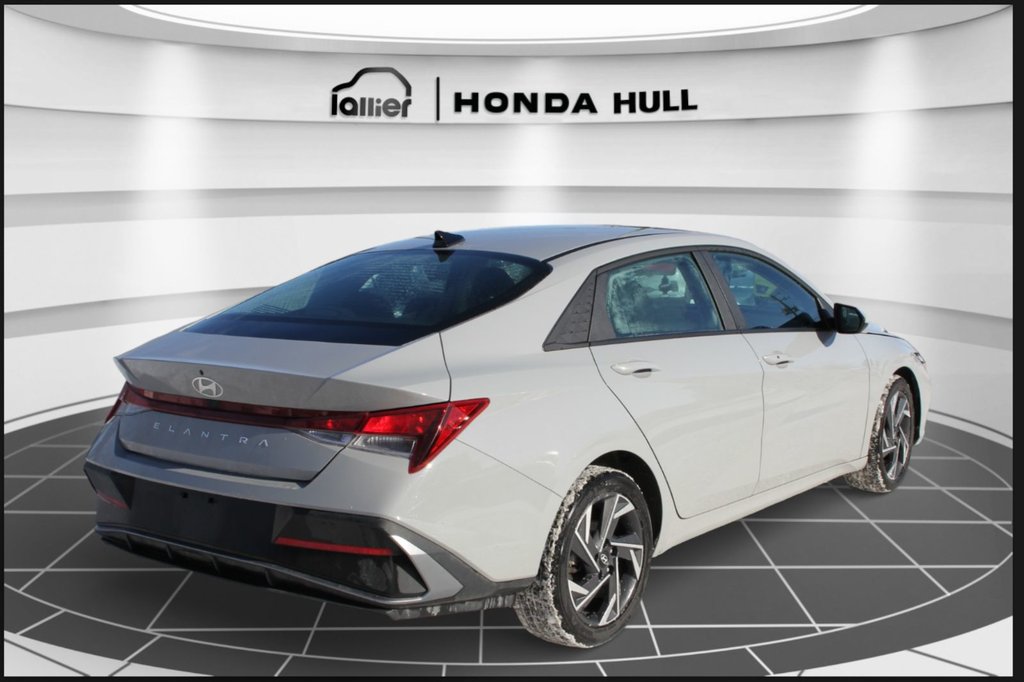 Hyundai Elantra Preferred 2024 à , Québec - 5 - w1024h768px