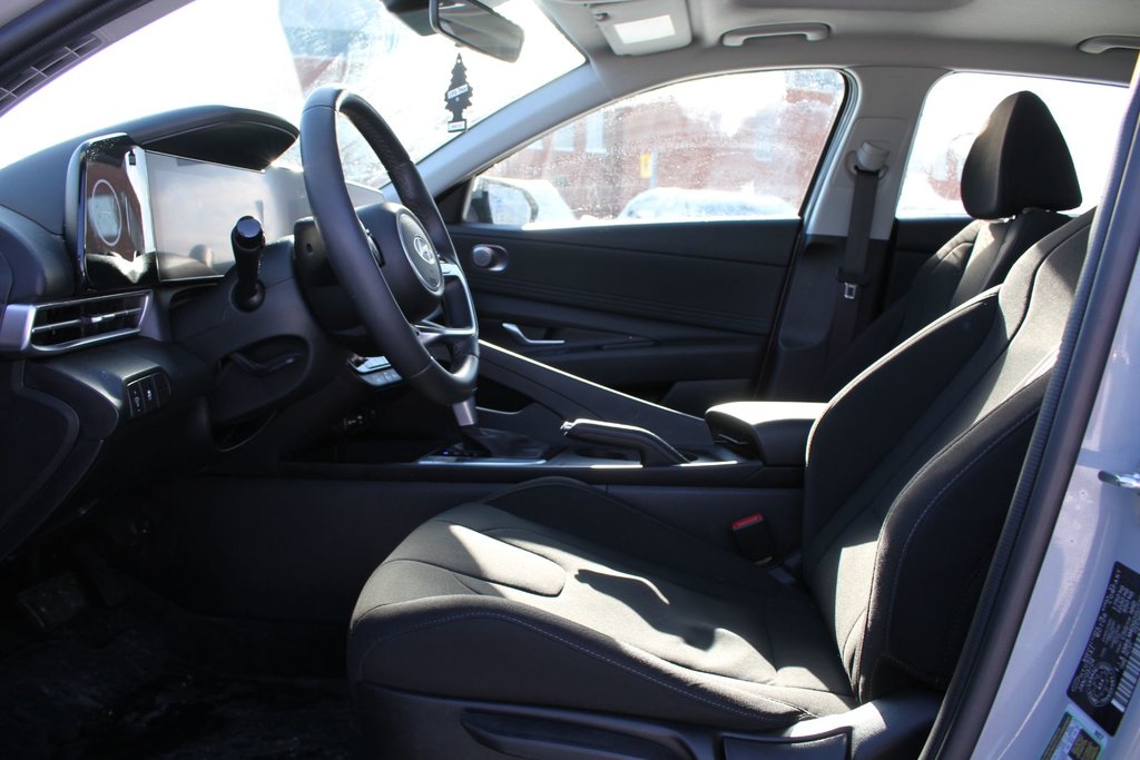 Hyundai Elantra Preferred 2024 à , Québec - 7 - w1024h768px
