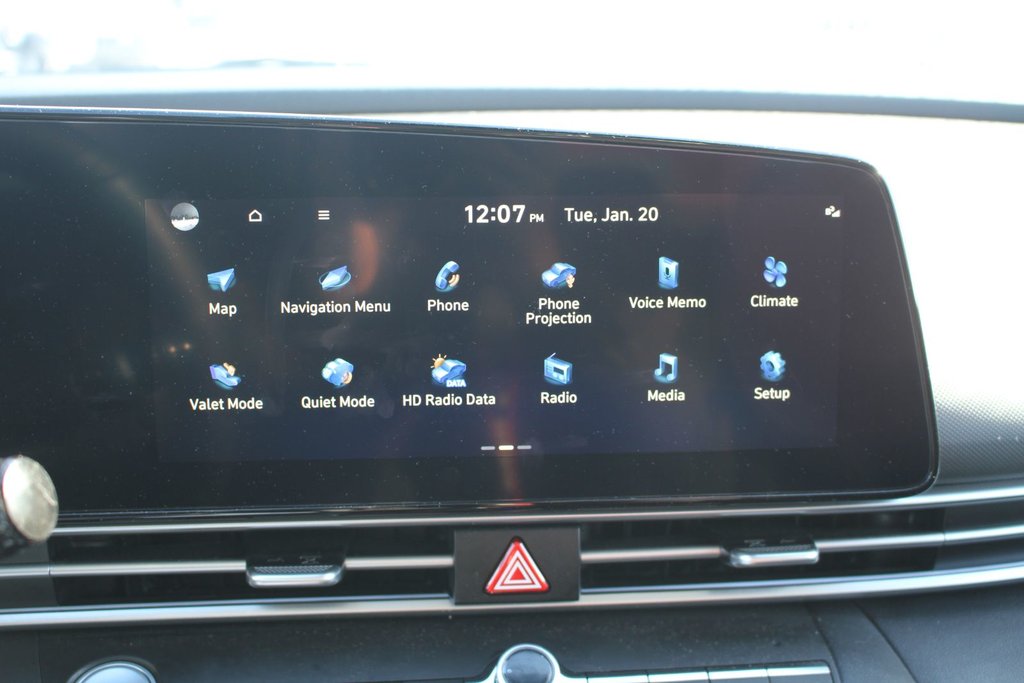 Hyundai Elantra Preferred 2024 à , Québec - 17 - w1024h768px