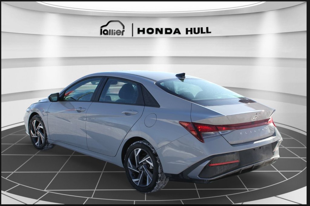 Hyundai Elantra Preferred 2024 à , Québec - 3 - w1024h768px