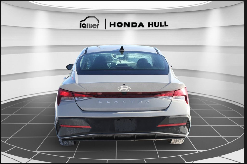 Hyundai Elantra Preferred 2024 à , Québec - 4 - w1024h768px