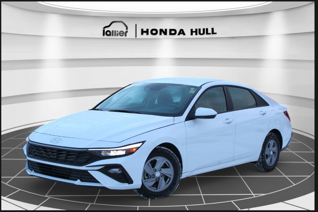 Hyundai Elantra Essential 2025 à Gatineau, Québec - 1 - w1024h768px