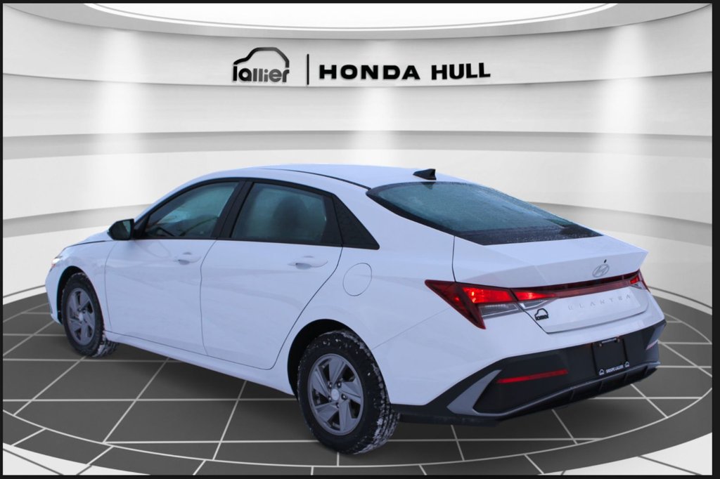 Hyundai Elantra Essential 2025 à Gatineau, Québec - 3 - w1024h768px