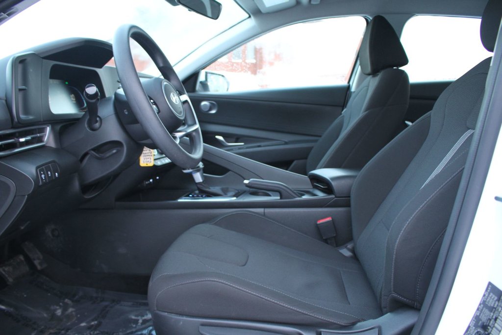 Hyundai Elantra Essential 2025 à Gatineau, Québec - 7 - w1024h768px