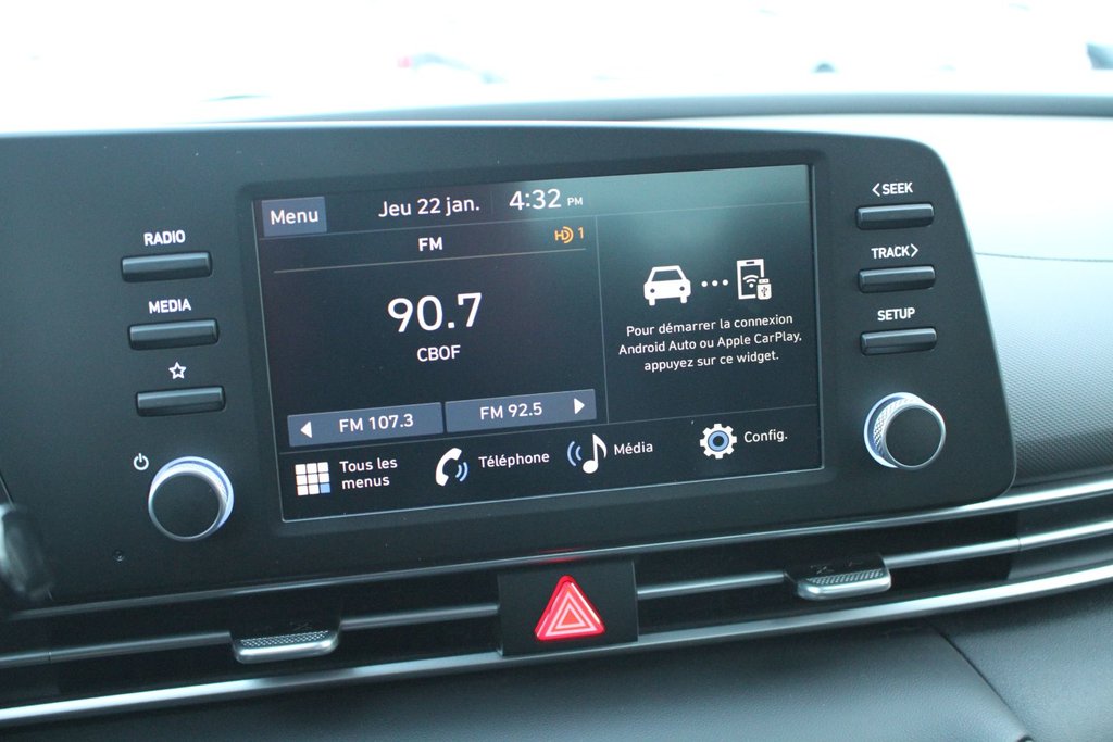 Hyundai Elantra Essential 2025 à Gatineau, Québec - 17 - w1024h768px