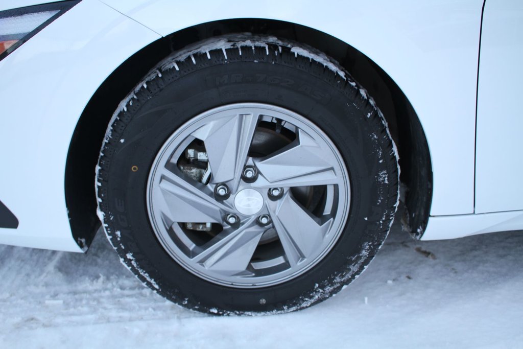 Hyundai Elantra Essential 2025 à Gatineau, Québec - 22 - w1024h768px