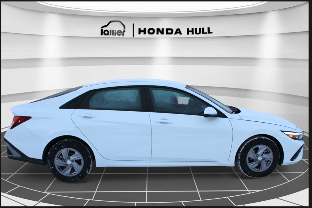 Hyundai Elantra Essential 2025 à Gatineau, Québec - 6 - w1024h768px