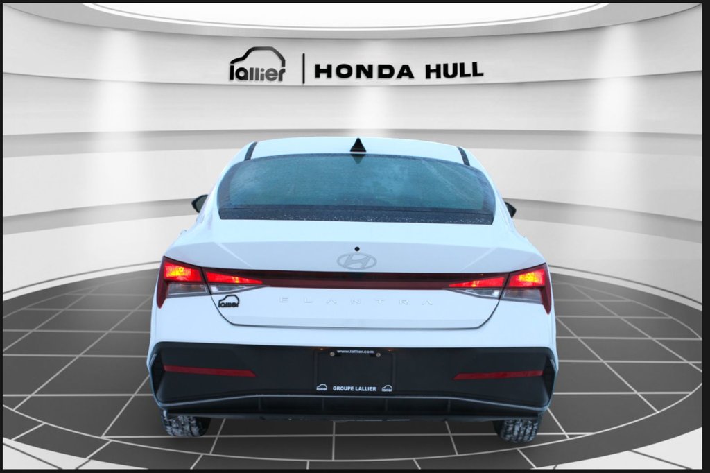 Hyundai Elantra Essential 2025 à Gatineau, Québec - 4 - w1024h768px