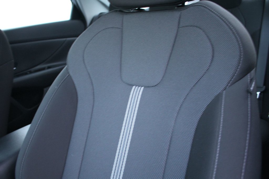 Hyundai Elantra Essential 2025 à Gatineau, Québec - 20 - w1024h768px