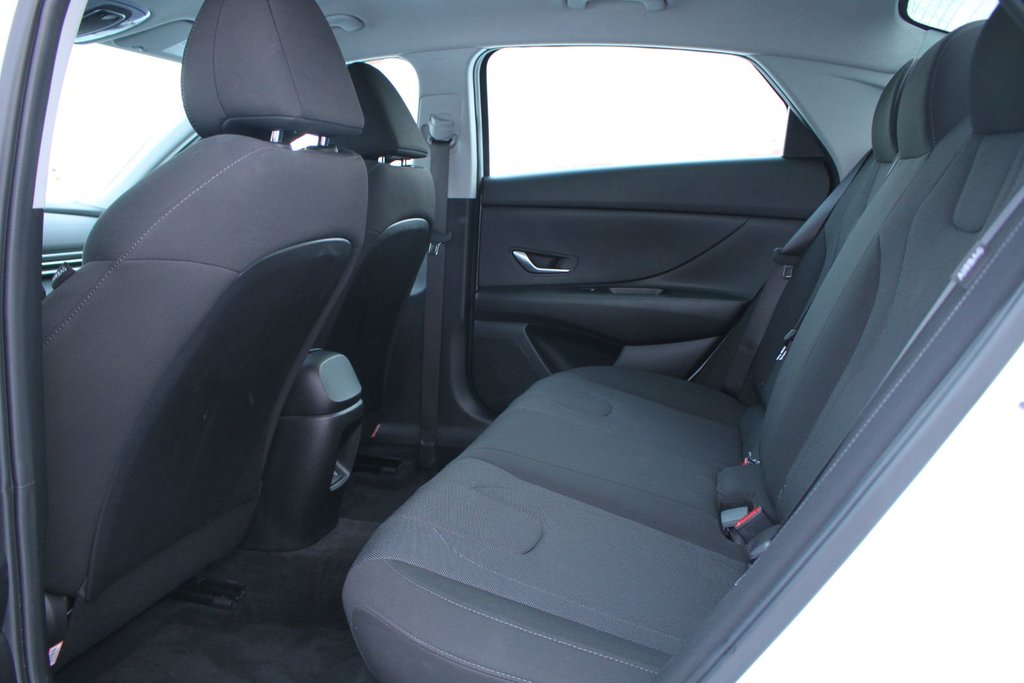 Hyundai Elantra Essential 2025 à Gatineau, Québec - 8 - w1024h768px