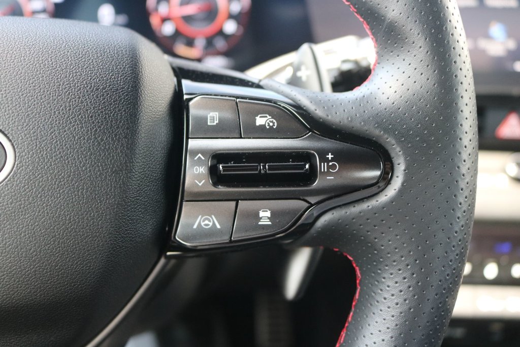 2025 Hyundai Elantra N Line Ultimate in Montréal, Quebec - 12 - w1024h768px