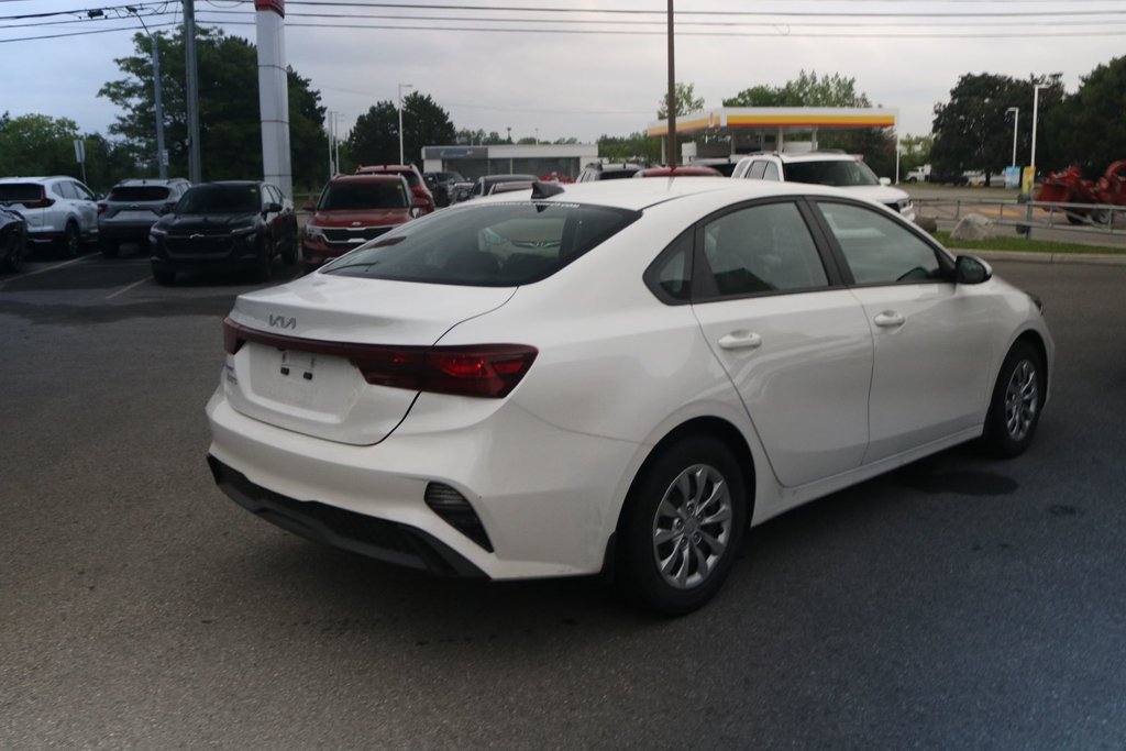 2023 Kia Forte LX in Gatineau, Quebec - 4 - w1024h768px