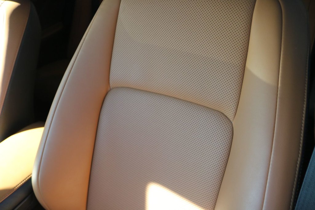 2022 Lexus IS 300 in Gatineau, Quebec - 22 - w1024h768px